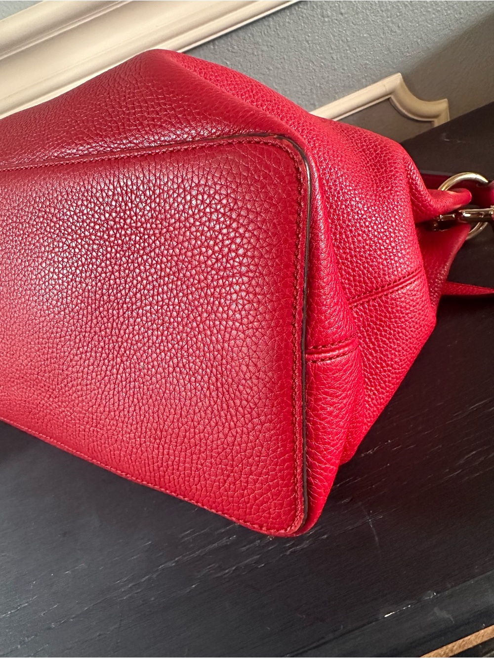 Gucci SoHo Red Pebbled Leather Hobo crossbody Bag with Embossed Logo - Picture 4 of 15